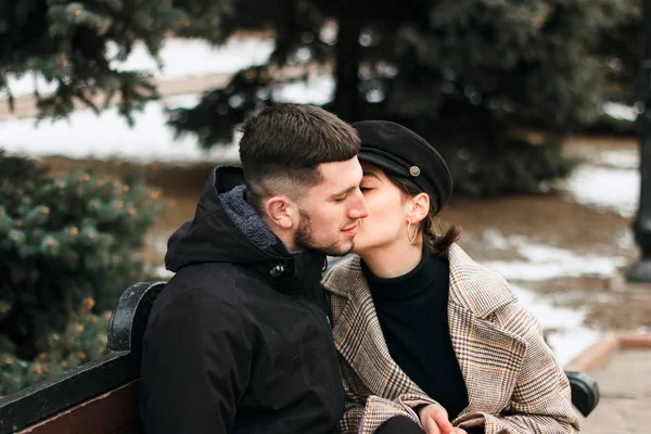 Young couple kissing outdoors in the park — Stock Photo, Image