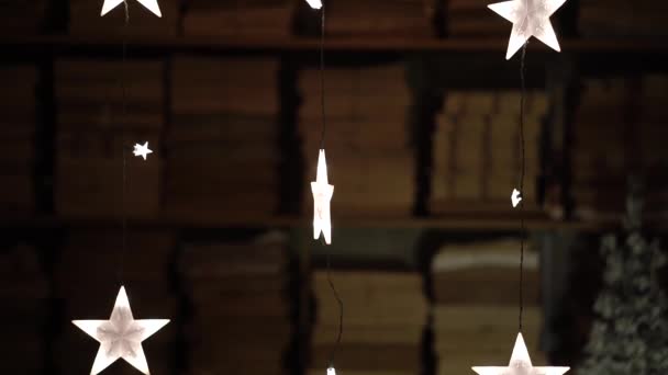Velmi krásné bílé hvězdy ve tvaru vánoční osvětlení — Stock video