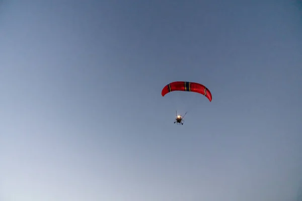 Photo of colorful hang glider flying in the sky — Stock Photo, Image