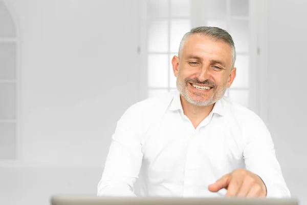 Smiling european employee have video call on laptop — Stock Photo, Image