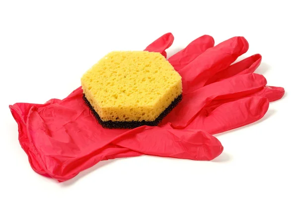 Rote Handschuhe Und Schwamm Auf Weißem Hintergrund — Stockfoto
