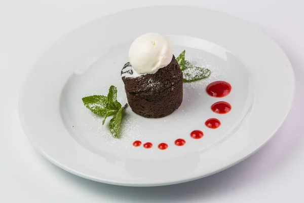 pahalı bir restoranda yemek pişmiş Şef aşçı