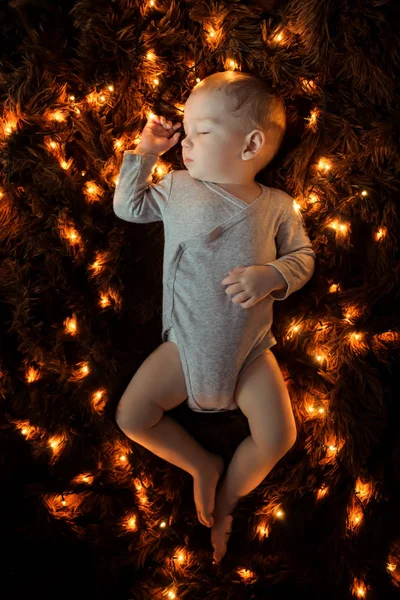 Baby Sleeps Fluffy Brown Blanket Lights Spread Him — Zdjęcie stockowe