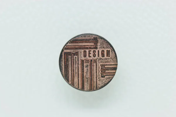 Στρογγυλό Μεταλλικό Τζιν Κουμπί Στυλ Vintage — Φωτογραφία Αρχείου