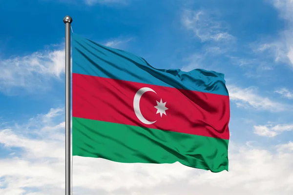 Bandera Azerbaiyán Ondeando Viento Contra Cielo Azul Nublado Blanco Bandera — Foto de Stock