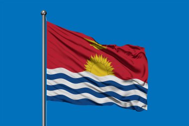 Kiribati derin mavi gökyüzü karşı rüzgarda sallayarak bayrak.