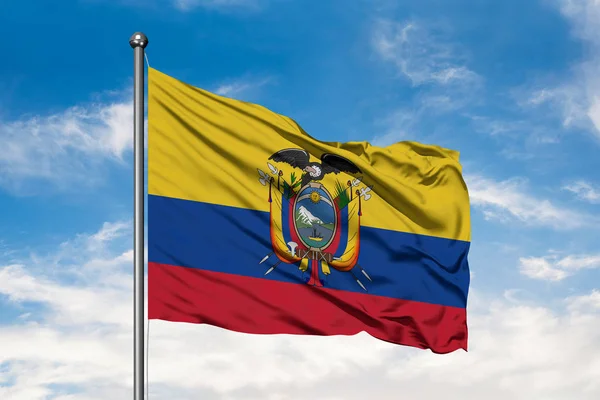 Bandera Ecuador Ondeando Viento Contra Cielo Azul Nublado Blanco Bandera — Foto de Stock