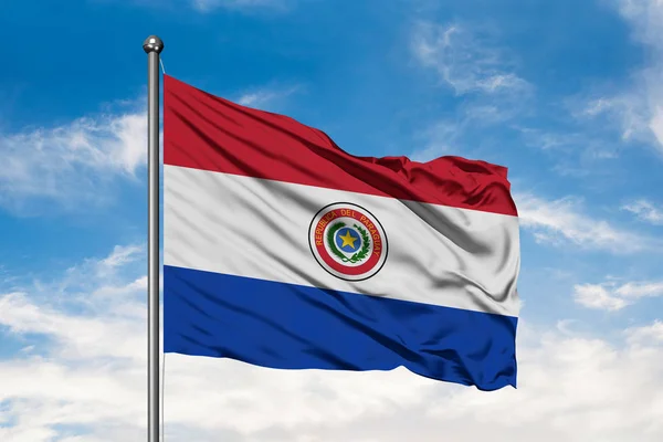 Bandera Paraguay Ondeando Viento Contra Cielo Azul Nublado Blanco Bandera —  Fotos de Stock