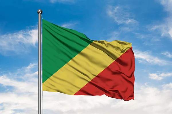 Bandera Del Congo Ondeando Viento Contra Cielo Azul Nublado Blanco — Foto de Stock