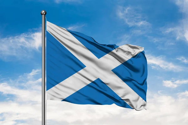 Bandera Escocia Ondeando Viento Contra Cielo Azul Nublado Blanco Bandera — Foto de Stock