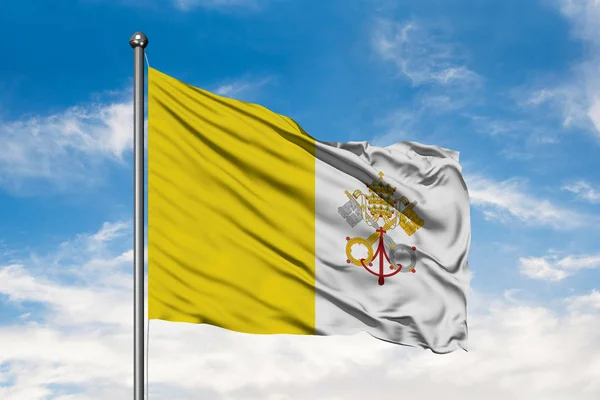 Flagga Vatikanstaten Vajade Vinden Mot Vit Grumlig Blå Himmel — Stockfoto
