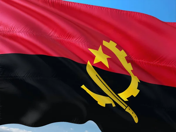 Flaga Angoli Macha Wietrze Przeciw Błękitne Niebo Wysokiej Jakości Tkanina — Zdjęcie stockowe