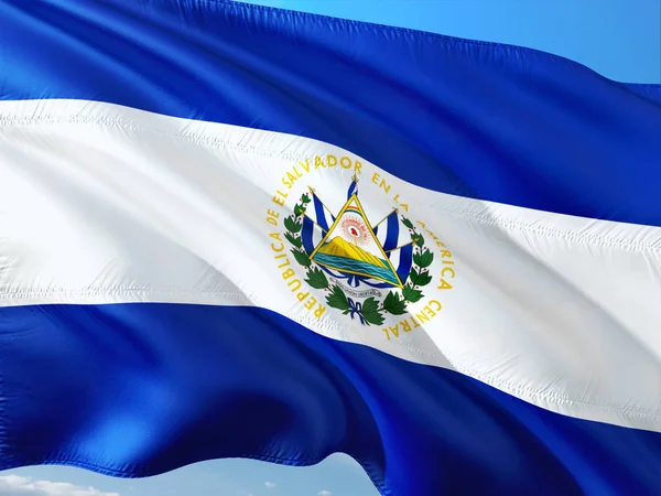 Bandera Salvador Ondeando Viento Contra Cielo Azul Profundo Tejido Alta —  Fotos de Stock