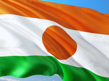 Nijer derin mavi gökyüzü karşı rüzgarda sallayarak bayrak. Yüksek kaliteli kumaş.