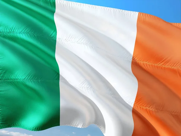 Bandeira Irlanda Acenando Vento Contra Céu Azul Profundo Tecido Alta — Fotografia de Stock