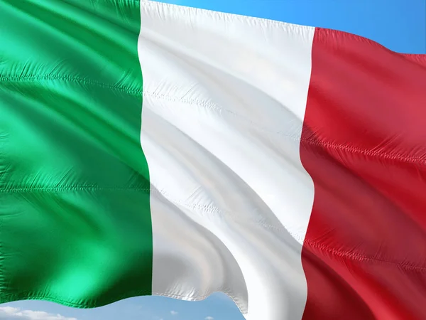 Bandera Italia Ondeando Viento Contra Cielo Azul Profundo Tejido Alta — Foto de Stock
