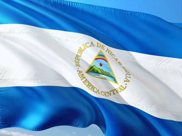 Bandiera Del Nicaragua Sventola Nel Vento Contro Cielo Blu Intenso — Foto Stock