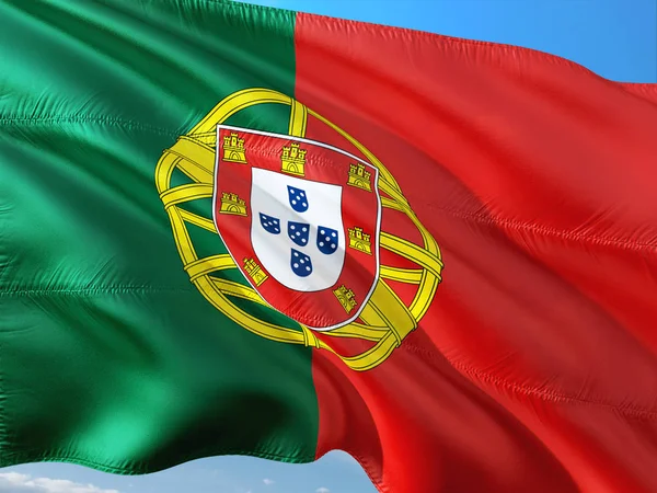 Флаг Португалии Размахивающий Ветром Против Глубокого Голубого Неба Высокое Качество — стоковое фото