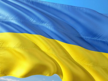 Ukrayna derin mavi gökyüzü karşı rüzgarda sallayarak bayrak. Yüksek kaliteli kumaş.