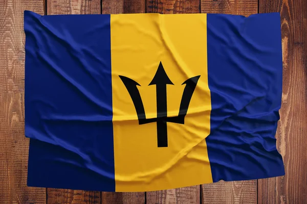Bandera Barbados Sobre Fondo Mesa Madera Bandera Barbados Arrugada Vista — Foto de Stock