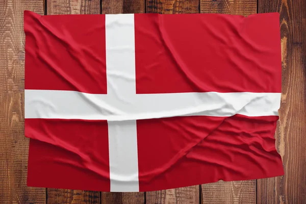 Danmark Flagga Träbord Bakgrund Skrynkliga Danska Flaggan Ovanifrån — Stockfoto