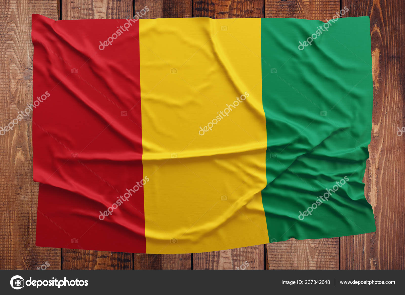 Drapeau Guinée Sur Fond Table Bois Drapeau Guinéen Ridé Vue image libre de  droit par sezerozger © #237342648