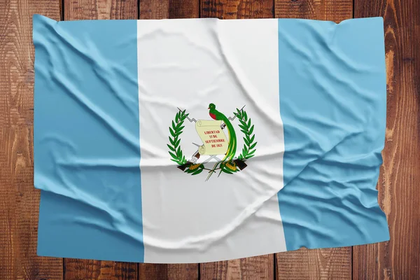 Bandeira Guatemala Fundo Mesa Madeira Vista Superior Bandeira Guatemalteca Enrugada — Fotografia de Stock