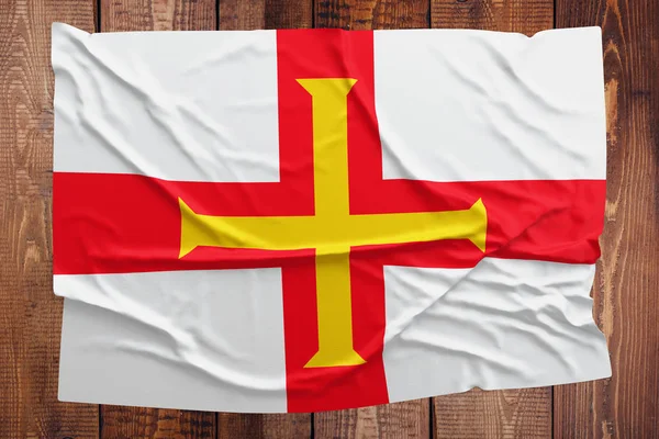 Guernsey Flagga Träbord Bakgrund Skrynkliga Flagga Ovanifrån — Stockfoto