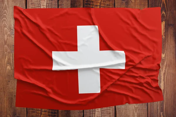 Vlajka Švýcarska Dřevěný Stůl Pozadí Pohled Shora Vrásčitá Švýcarské Vlajky — Stock fotografie