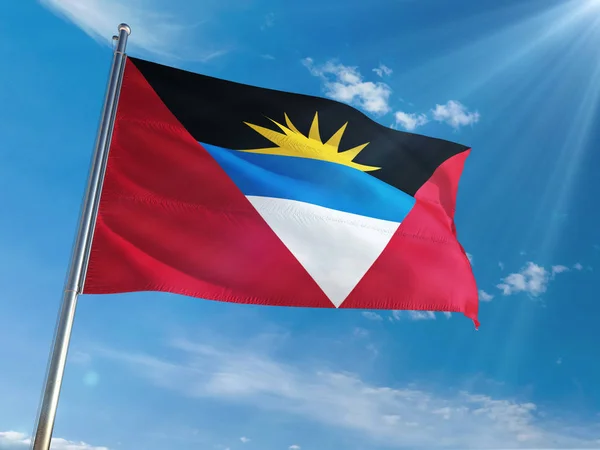 Antigua Och Barbuda Nationella Flagga Vajande Stolpe Mot Solig Blå — Stockfoto