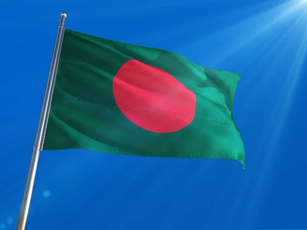 Bandera Nacional Bangladesh Ondeando Poste Contra Fondo Azul Profundo Del — Foto de Stock