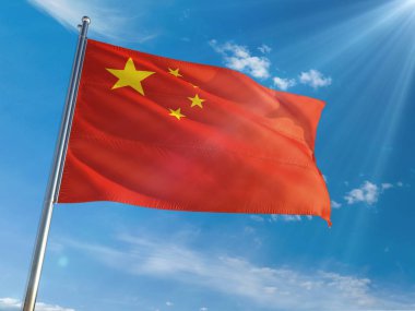 Çin bayrağı Ulusal sallayarak güneşli mavi gökyüzü arka plan karşı kutup. Yüksek çözünürlüklü