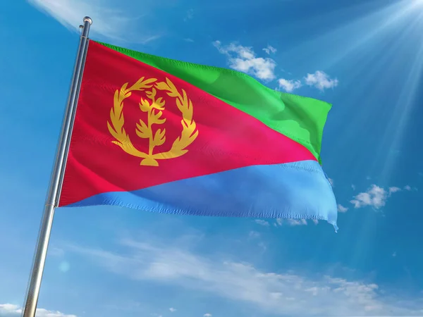 Bandera Nacional Eritrea Ondeando Poste Contra Soleado Fondo Azul Del — Foto de Stock