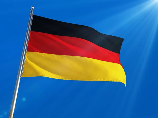 Niemiec Krajowe Flaga Macha Słupie Tle Ciemnoniebieskiego Nieba Wysokiej Rozdzielczości — Zdjęcie stockowe