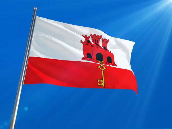 Bandeira Nacional Gibraltar Acenando Pólo Contra Fundo Azul Profundo Céu — Fotografia de Stock