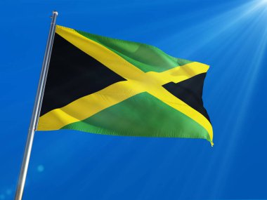 Jamaika bayrağını Ulusal sallayarak derin mavi gökyüzü arka plan karşı kutup. Yüksek çözünürlüklü