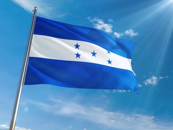 Bandeira Nacional Honduras Acenando Pólo Contra Fundo Céu Azul Ensolarado — Fotografia de Stock