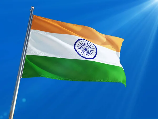 Indie Národní Vlajka Mávala Pól Tmavomodrá Obloha Pozadí Vysokým Rozlišením — Stock fotografie