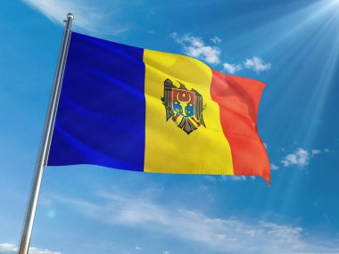 Moldova bayrağı Ulusal sallayarak güneşli mavi gökyüzü arka plan karşı kutup. Yüksek çözünürlüklü