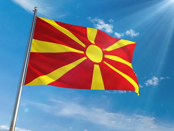 Macedonië Nationale Vlag Wapperend Paal Tegen Zonnige Blauwe Hemelachtergrond High — Stockfoto
