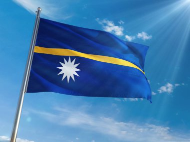 Nauru bayrak Ulusal sallayarak güneşli mavi gökyüzü arka plan karşı kutup. Yüksek çözünürlüklü