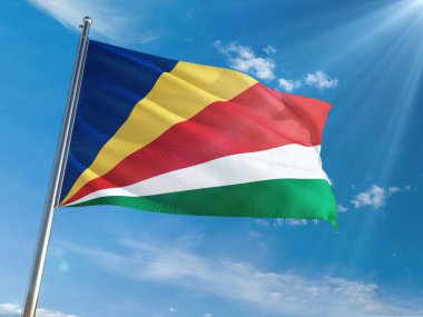 Seyşel Adaları bayrağı Ulusal sallayarak güneşli mavi gökyüzü arka plan karşı kutup. Yüksek çözünürlüklü