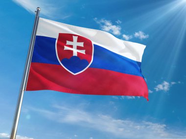 Slovakya bayrağı Ulusal sallayarak güneşli mavi gökyüzü arka plan karşı kutup. Yüksek çözünürlüklü