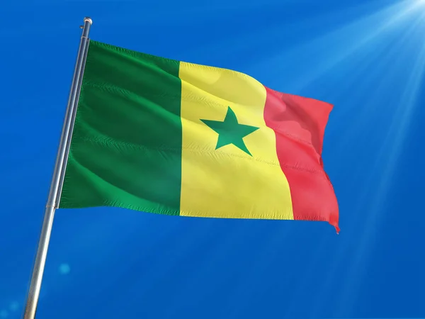 Senegal Nationella Flagga Vajande Stolpe Mot Djupa Blå Himmel Bakgrund — Stockfoto