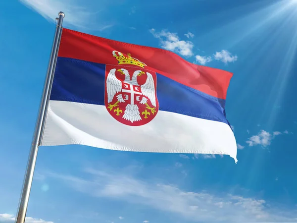 Bandera Nacional Serbia Ondeando Poste Contra Soleado Fondo Azul Del — Foto de Stock