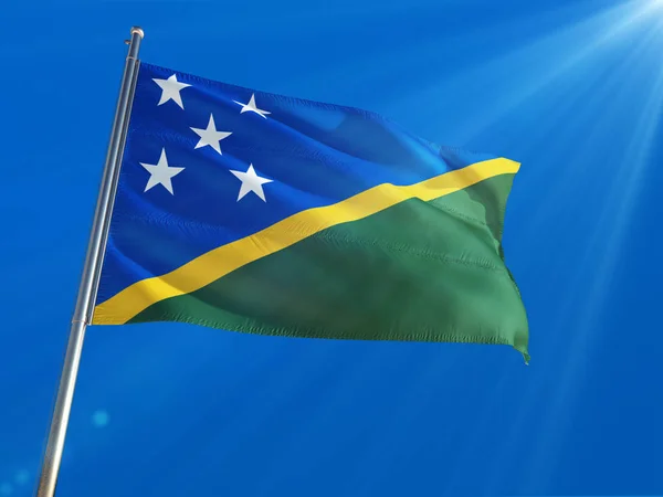 Die Nationalflagge Der Salomonen Weht Auf Einem Pfahl Vor Tiefblauem — Stockfoto