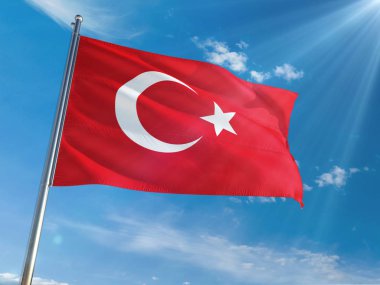 Türkiye'nin bayrak Ulusal sallayarak güneşli mavi gökyüzü arka plan karşı kutup. Yüksek çözünürlüklü