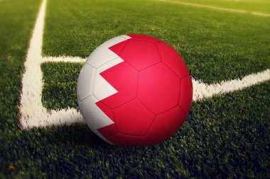 Bahreyn Top köşe kick pozisyona, soccer alan arka plan. Ulusal futbol Tema yeşil çimenlerin üzerinde.