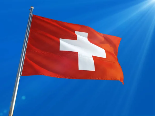 Švýcarsko Národní Vlajka Mávala Pól Tmavomodrá Obloha Pozadí Vysokým Rozlišením — Stock fotografie