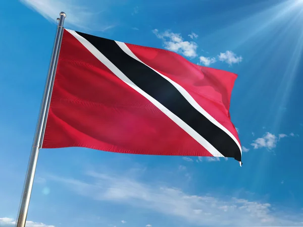 Trinidad Tobago Nationale Vlag Wapperend Paal Tegen Zonnige Blauwe Hemelachtergrond — Stockfoto
